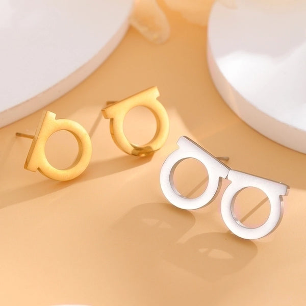 1 Pair Elegant Simple Style Letter Plating Titanium Steel 18k Gold Plated Ear Studs