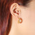 1 paire de boucles d'oreilles en acier inoxydable plaqué or 18 carats, style simple, couleur unie