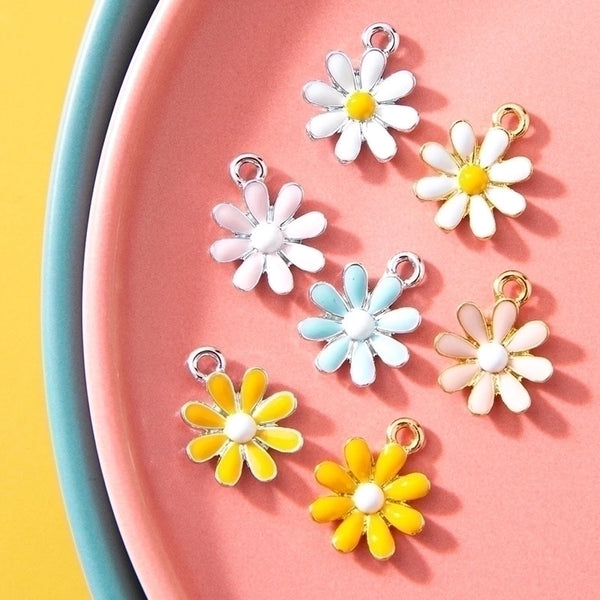 10 PCS/Package Alloy Daisy Pendant Sweet