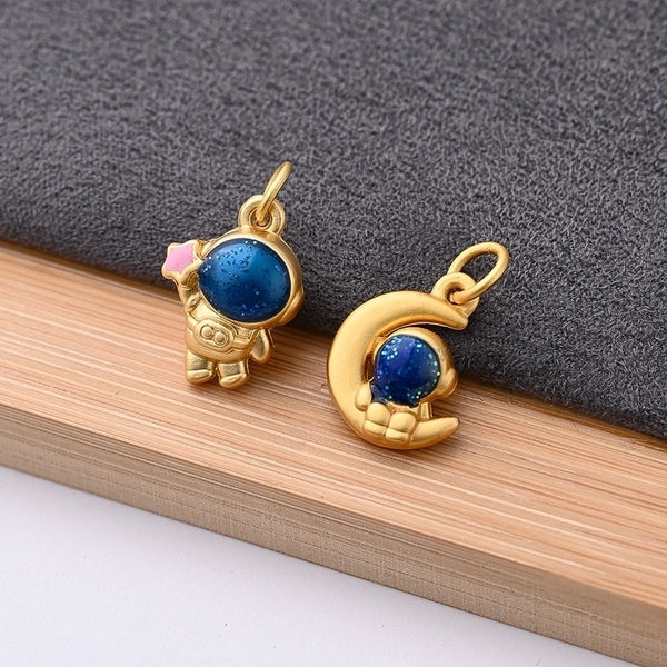 2 PCS/Package 11.5*16mm 12.5*15mm Hole 1~1.9mm Alloy Imitation Gold  Astronaut Star Moon Pendant