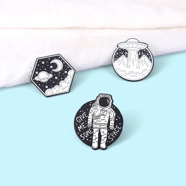 Cartoon Style Pin Astronaut Spaceship Alloy Stoving Varnish Unisex Brooches