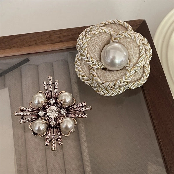 Elegant Pin Flower Imitation Pearl Plating Women's Brooches