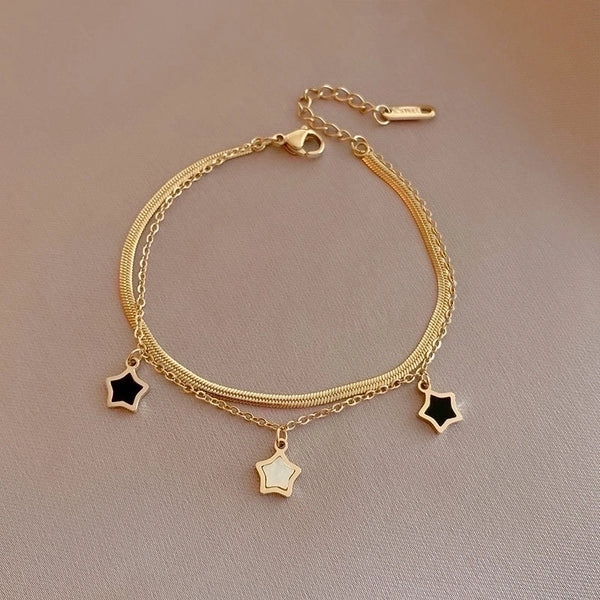 Conjunto de joyería y collar sencillo con pulsera de acero y titanio con estrella de cinco puntas a la moda