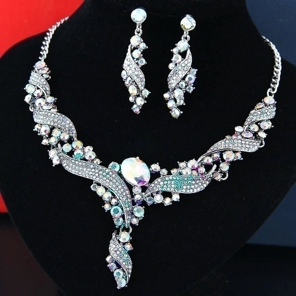 Fashion Metal Bright Luxury And Simple Bridal Accessories Temperament Exaggerated Bridal Necklace Earrings Set Wholesale