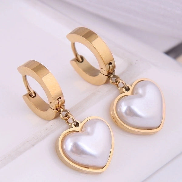 Fashion Simple Peach Heart Pearl Titanium Steel Earrings Wholesale