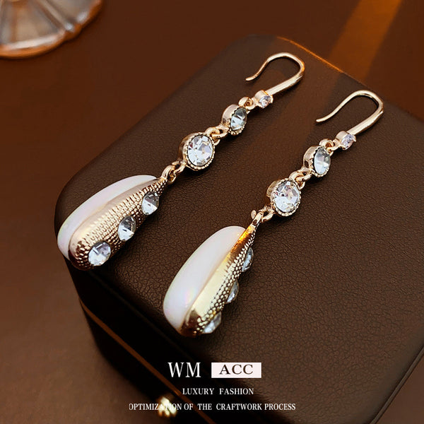 Luxurious Pearl Geometric Alloy Electroplating Earrings