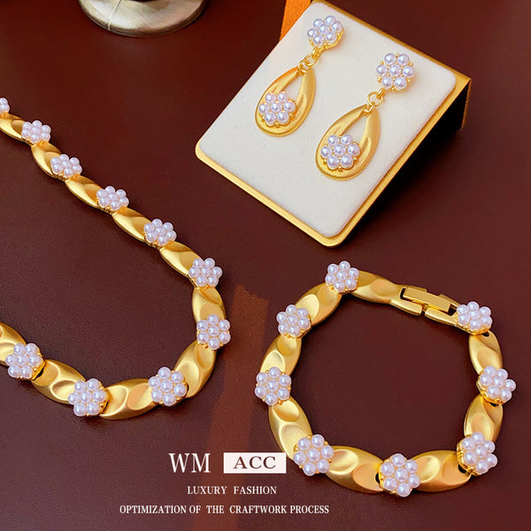 Luxurious Pearl Plant Alloy Electroplating Jewelry Sets