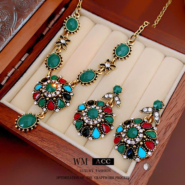 Medieval Flower Geometric Alloy Electroplating Necklaces