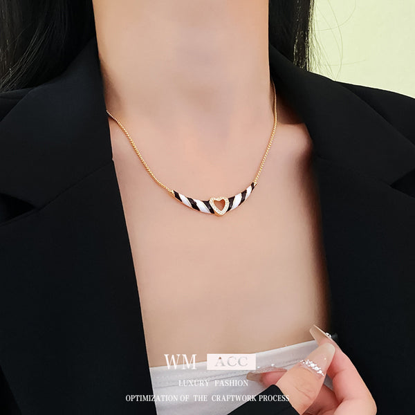 Luxurious Heart Geometric Heart Copper Electroplating Necklaces