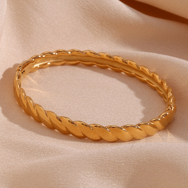 Fashion Circle Stainless Steel 18K Gold Plated Bangles