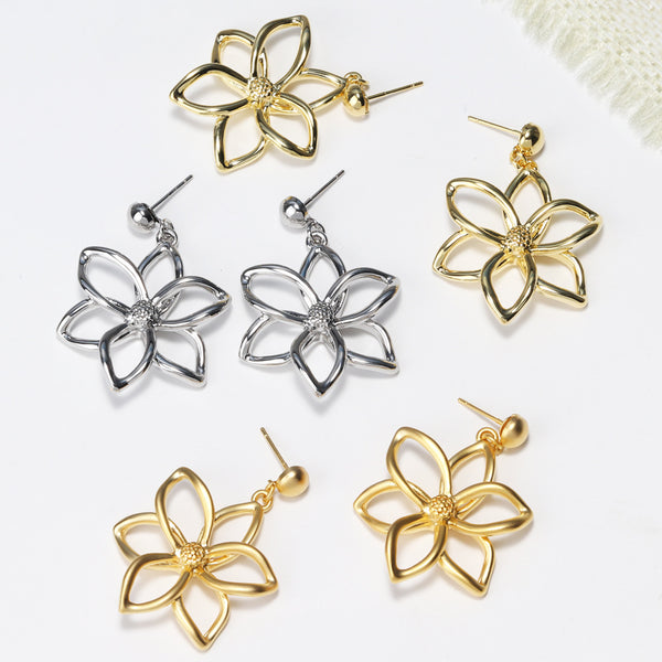 Moderate Luxury Irregular Snowflake Asymmetrical Flower Copper Electroplating Stud Earrings