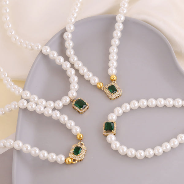 Women Pearl Flower Plastic Necklaces