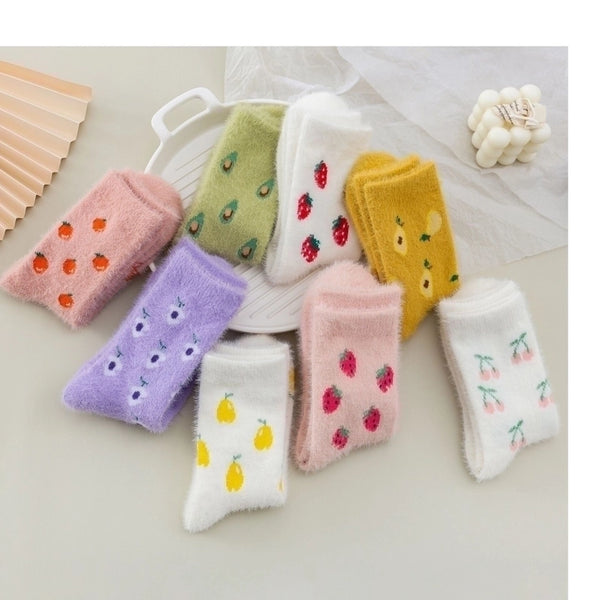 Simple Strawberry Embroidery Thickening Warmth Plush Socks