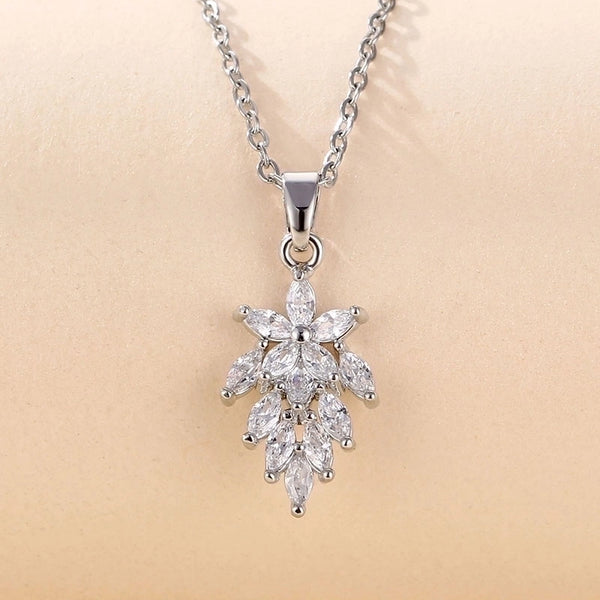 Stainless Steel White Gold Plated Elegant Plating Inlay Round Flower Butterfly Zircon Pendant Necklace