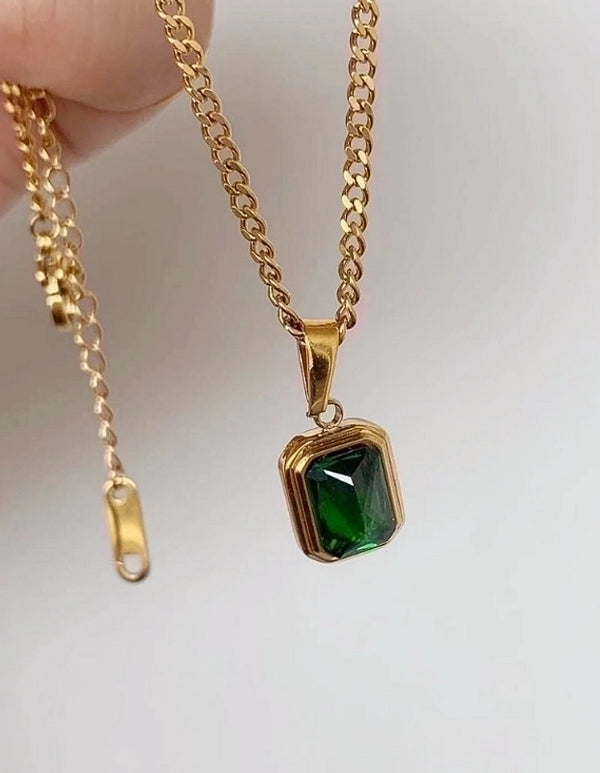 Wholesale Retro Emerald Necklace Color Treasure Pendant Gilded Titanium Stee Necklace