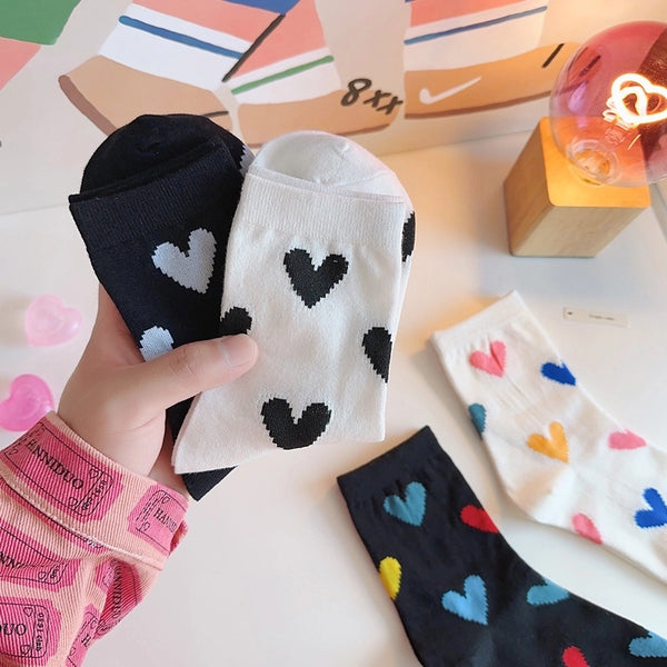 Women's Casual Minimalist Heart Shape Cotton Crew Socks A Pair