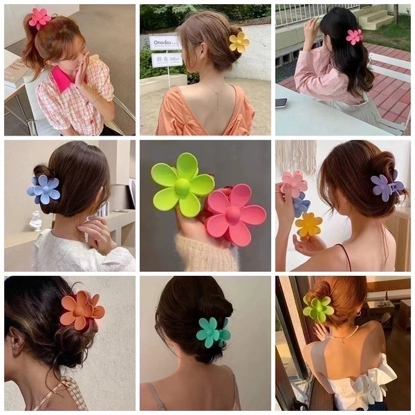 Women's Cute Flower Plastic Resin Hollow Out Hair Claws