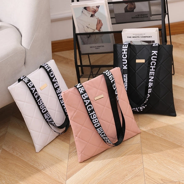 Women's Medium Pu Leather Letter Solid Color Lingge Basic Classic Style Square Zipper Shoulder Bag