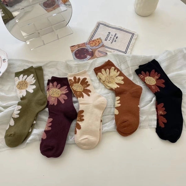 Women's Retro Flower Cotton Jacquard Crew Socks A Pair