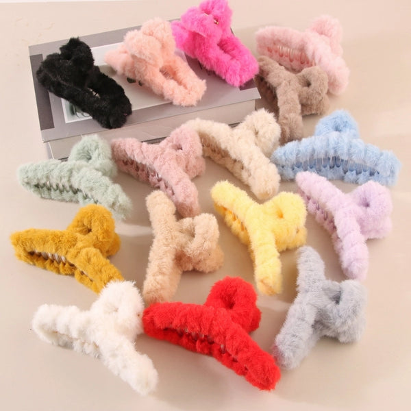 Women's Simple Style Solid Color Plush Handmade Hair Claws