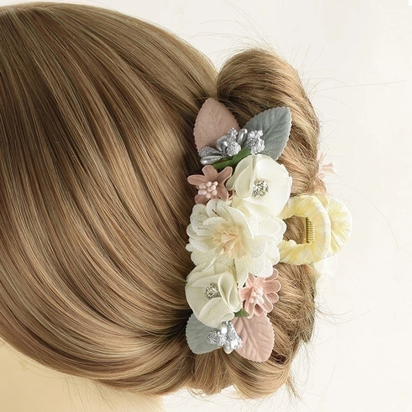 Women's Sweet Flower Plastic Hair Claws