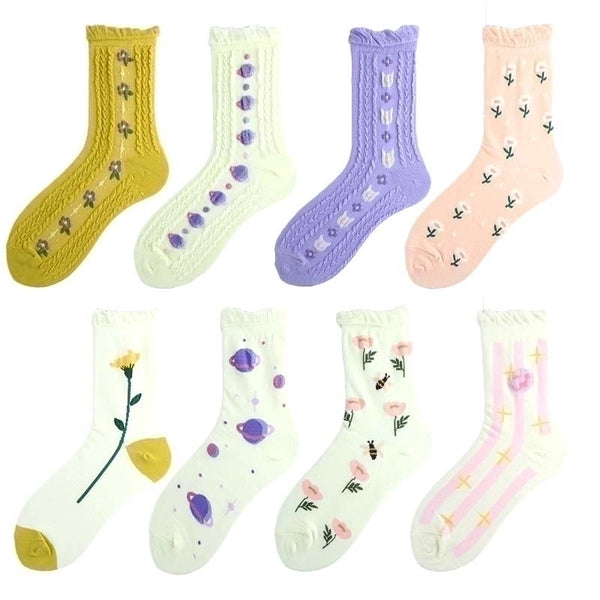 Women's Sweet Heart Shape Cotton Jacquard Crew Socks A Pair