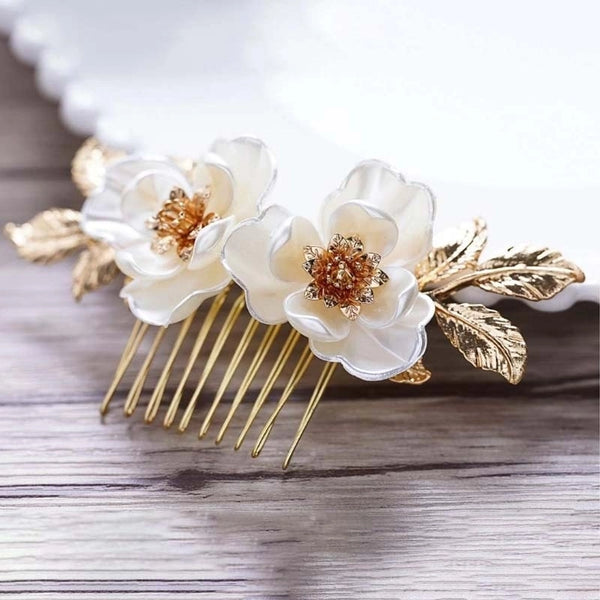 Women's Sweet Simple Style Flower Metal Insert Comb