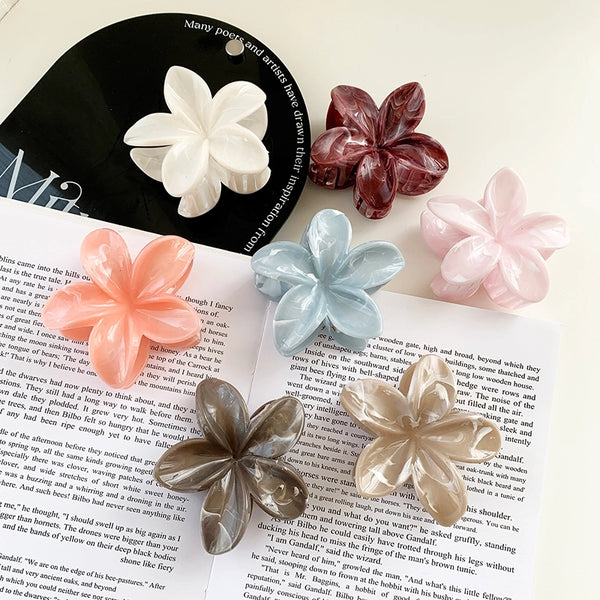 Women's Sweet Simple Style Flower Resin Hair Claws