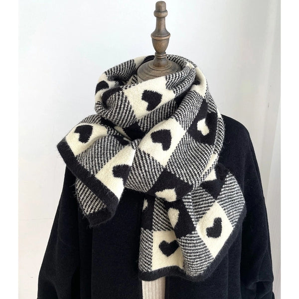 New Online Celebrity Knitted Love Scarf Female Autumn And Winter Black And White Plaid Soft Student Cute Thickened Scarf